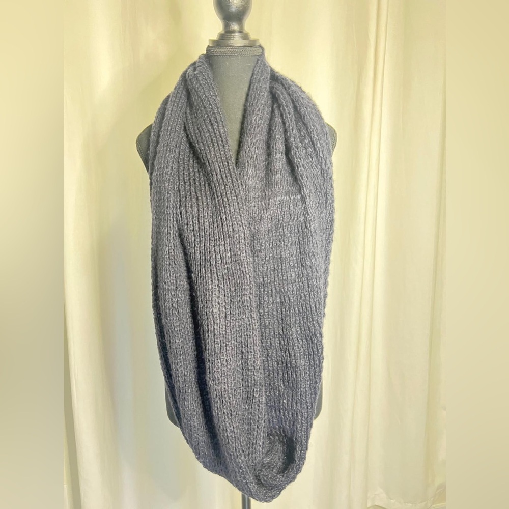 Elegant Gray Knit Infinity Scarf - Picture 2 of 4